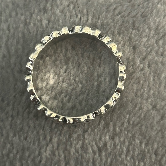 ❤️ 5 for $10 PRICE DROP
Full Circle Antiqued Elephant Ring - Picture 3 of 3